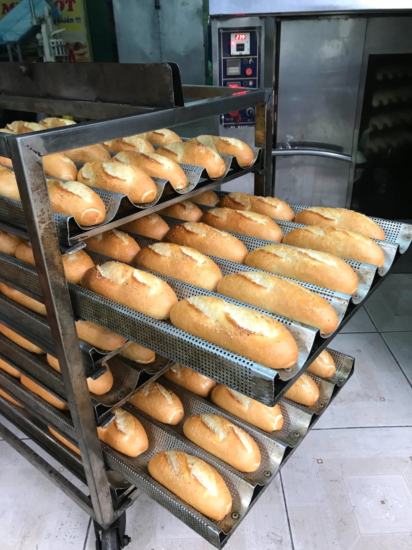 Giá bánh mì phôi mới ra lò